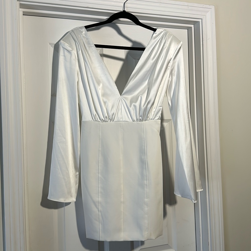 Long sleeved white dress, plunge neck, white, small